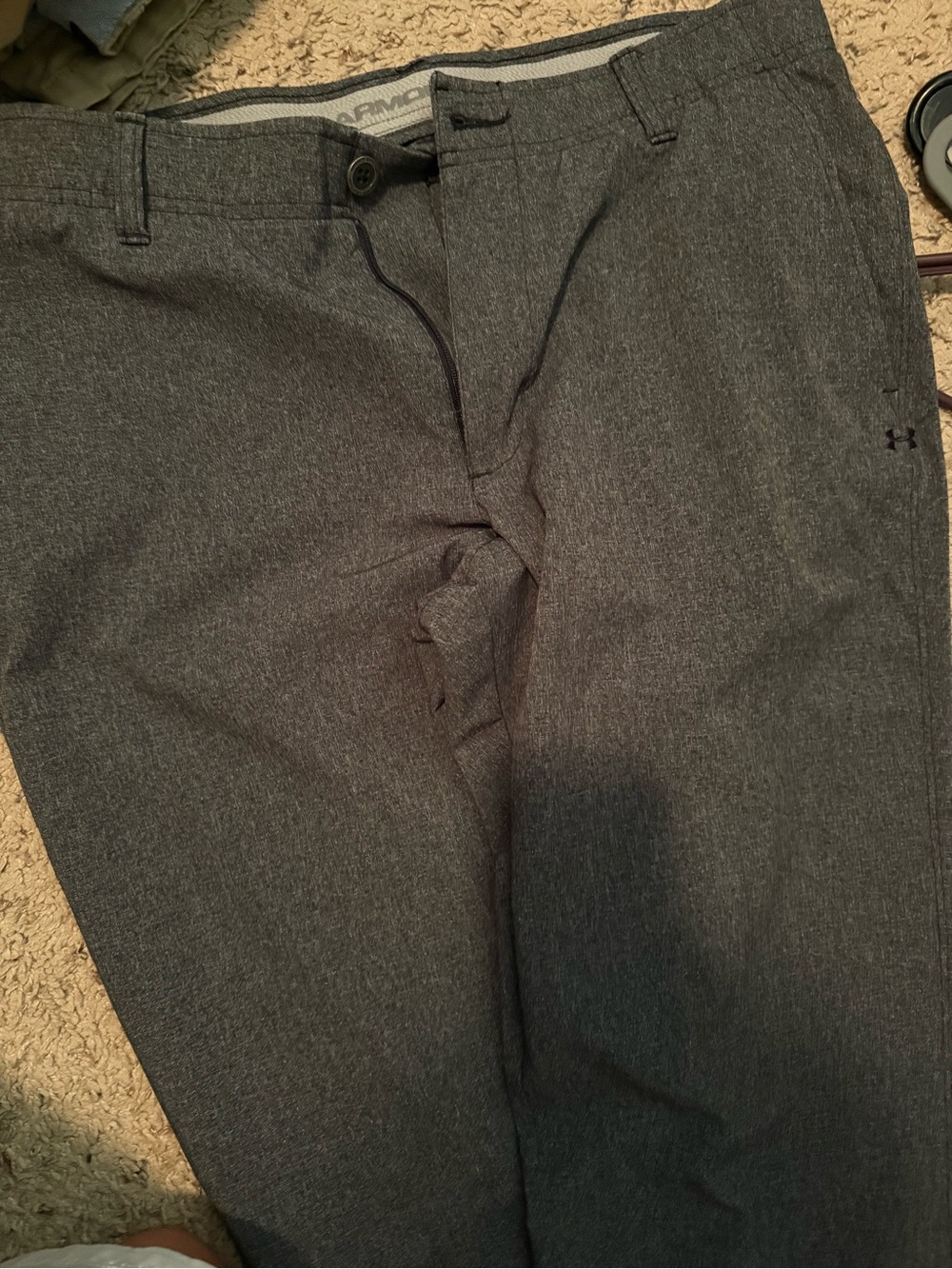 Under Armour Men’s Dark Gray Flat Front Performance pants 34/32